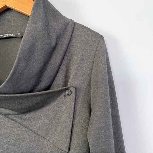 Arc'teryx Charcoal Gray Yonge Wrap Sweater with Thumb Holes Size XS - Picture 3 of 9